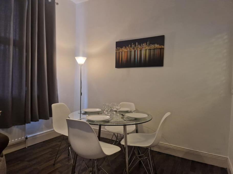 Primos Place - 2 Bedroom In Ashington アシントン エクステリア 写真
