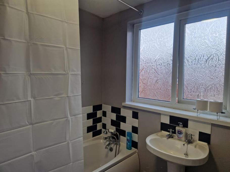 Primos Place - 2 Bedroom In Ashington アシントン エクステリア 写真